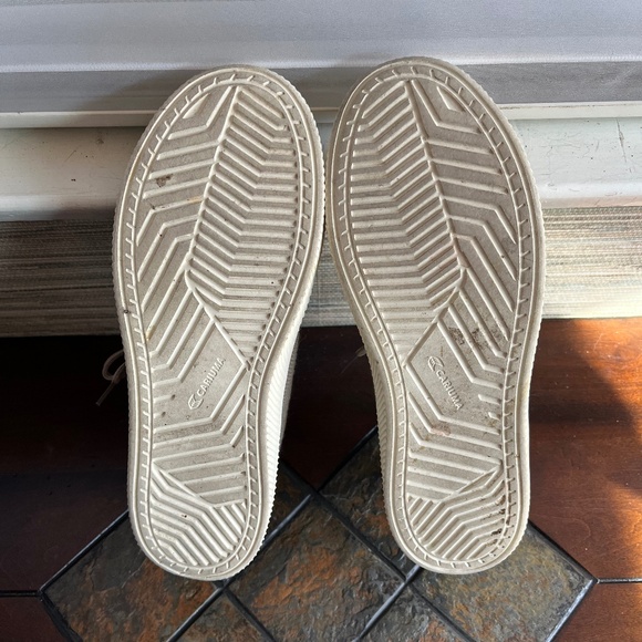 Cariuma IBI Sneaker in Dusty Taupe tone. Very light use  Womens Size 7  Mens 5.5 - Picture 6 of 8